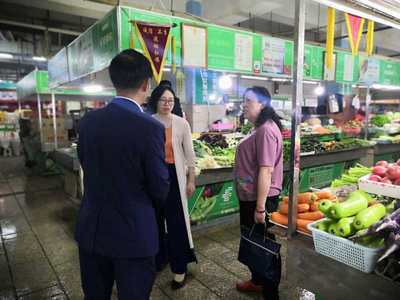 省市場(chǎng)監(jiān)管局2020年食品安全抽檢監(jiān)測(cè)任務(wù)調(diào)研組赴六盤水市督導(dǎo)調(diào)研食品安全抽檢監(jiān)測(cè)工作